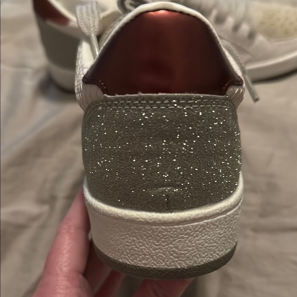 ShuShop White and Gray‎ Sneakers with Star Detail Size 8 - Picture 6 of 7